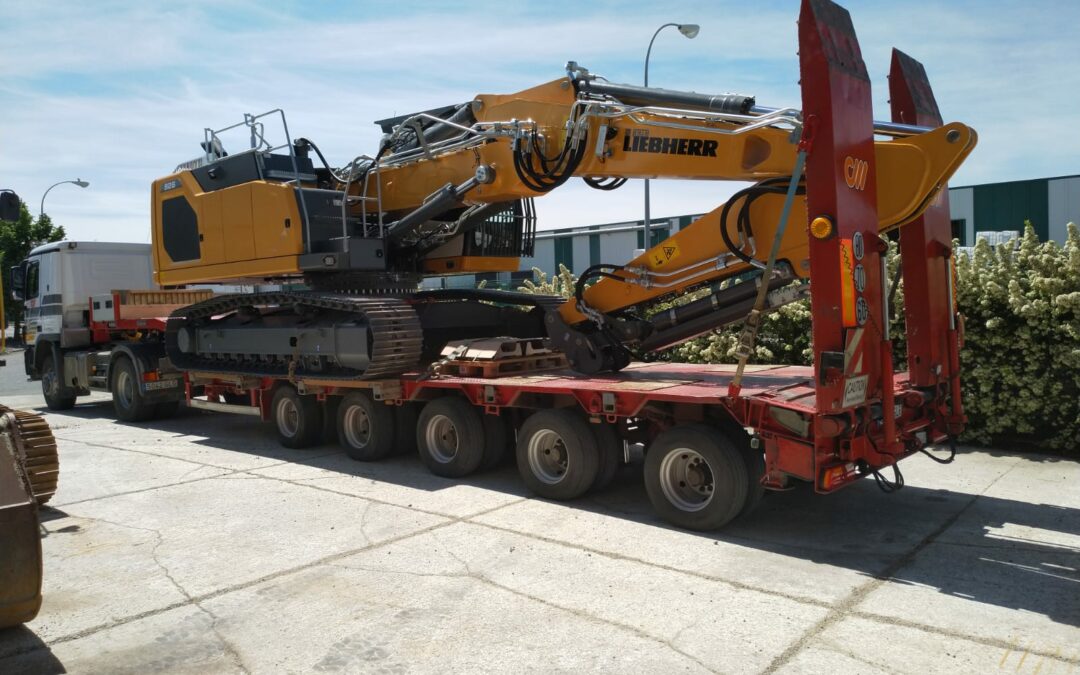 Entregada en Navarra la nueva Liebherr R926 generación 8